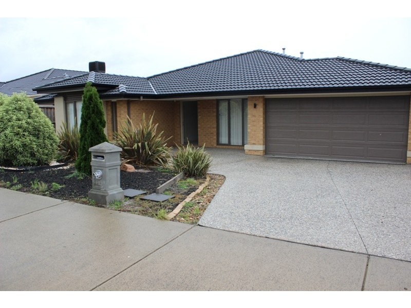 129 Rosebank Drive, Cranbourne North VIC 3977