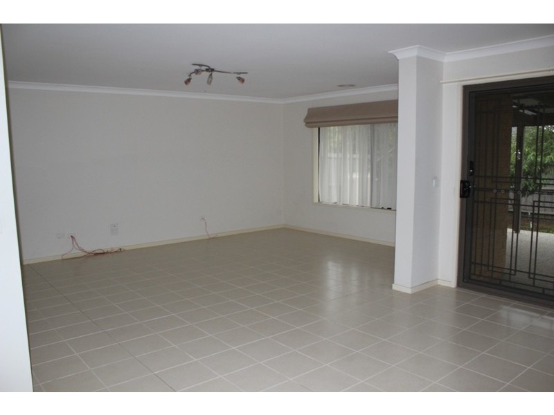 129 Rosebank Drive, Cranbourne North VIC 3977