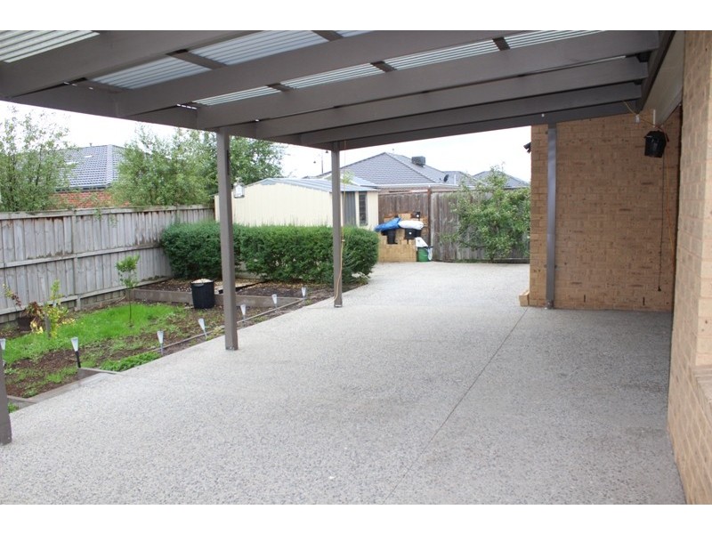 129 Rosebank Drive, Cranbourne North VIC 3977