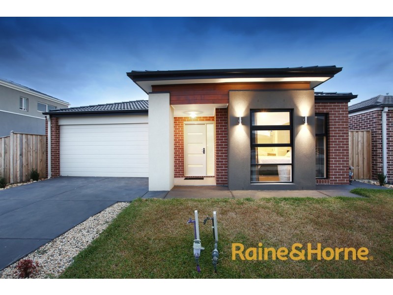 232 Heather Grove, Clyde North VIC 3978