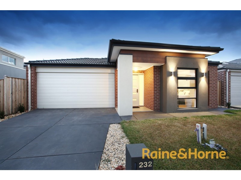232 Heather Grove, Clyde North VIC 3978