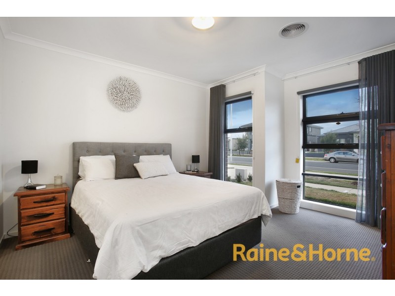 232 Heather Grove, Clyde North VIC 3978