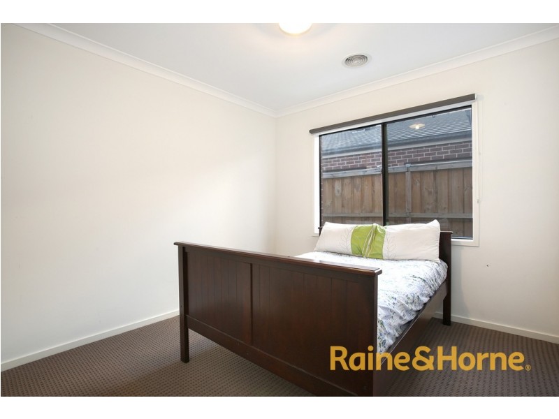 232 Heather Grove, Clyde North VIC 3978