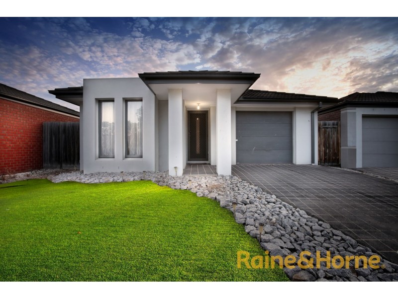 17 Melzak Way, Berwick VIC 3806