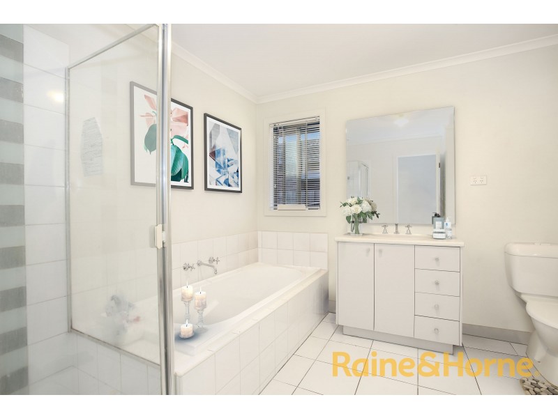 17 Melzak Way, Berwick VIC 3806