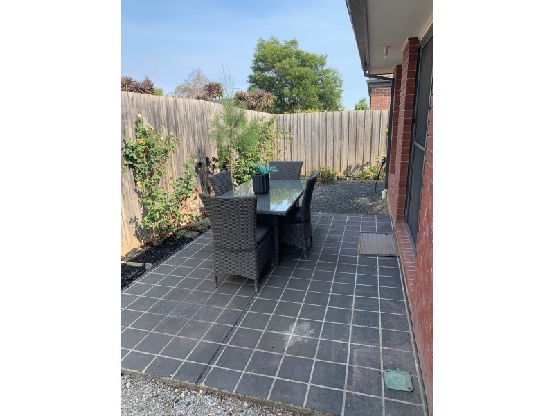 17 Melzak Way, Berwick VIC 3806