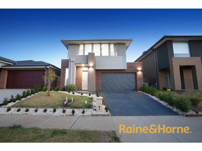 8 St Gwinear Lane, Cranbourne North VIC 3977
