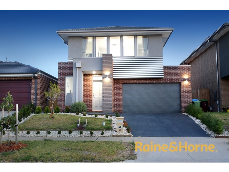 8 St Gwinear Lane, Cranbourne North VIC 3977