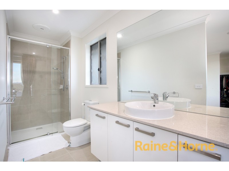8 St Gwinear Lane, Cranbourne North VIC 3977