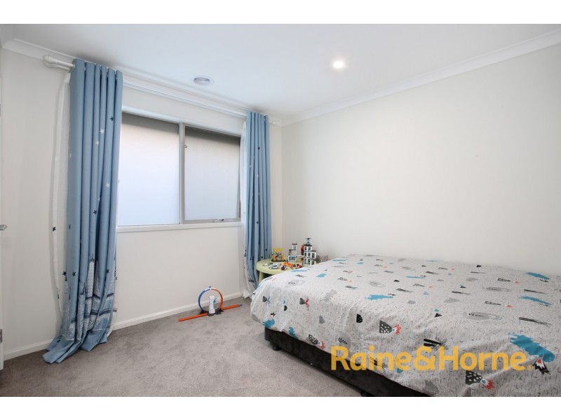 8 St Gwinear Lane, Cranbourne North VIC 3977
