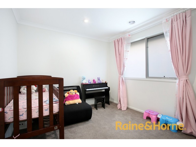 8 St Gwinear Lane, Cranbourne North VIC 3977