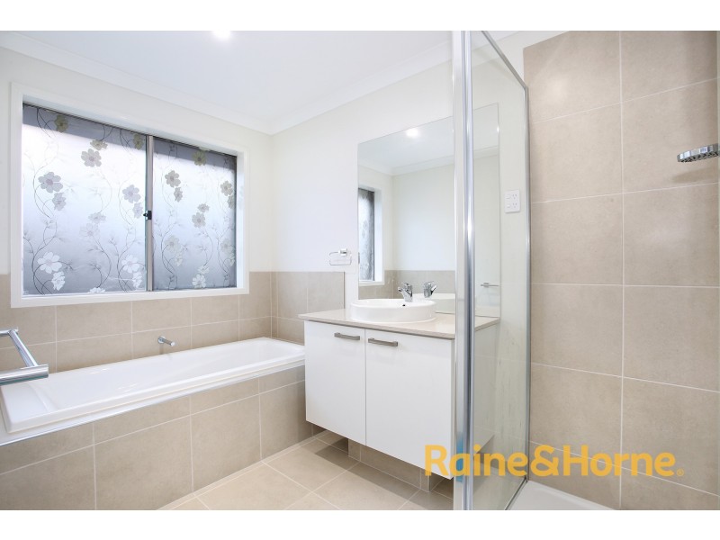 8 St Gwinear Lane, Cranbourne North VIC 3977