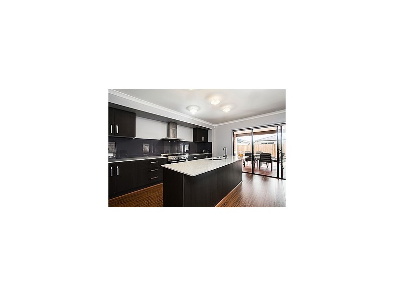 11 Celsius Drive, Cranbourne North VIC 3977