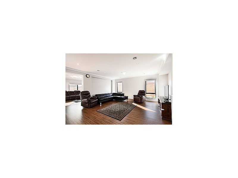 11 Celsius Drive, Cranbourne North VIC 3977