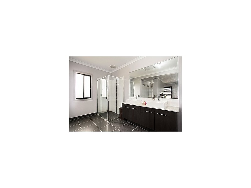 11 Celsius Drive, Cranbourne North VIC 3977