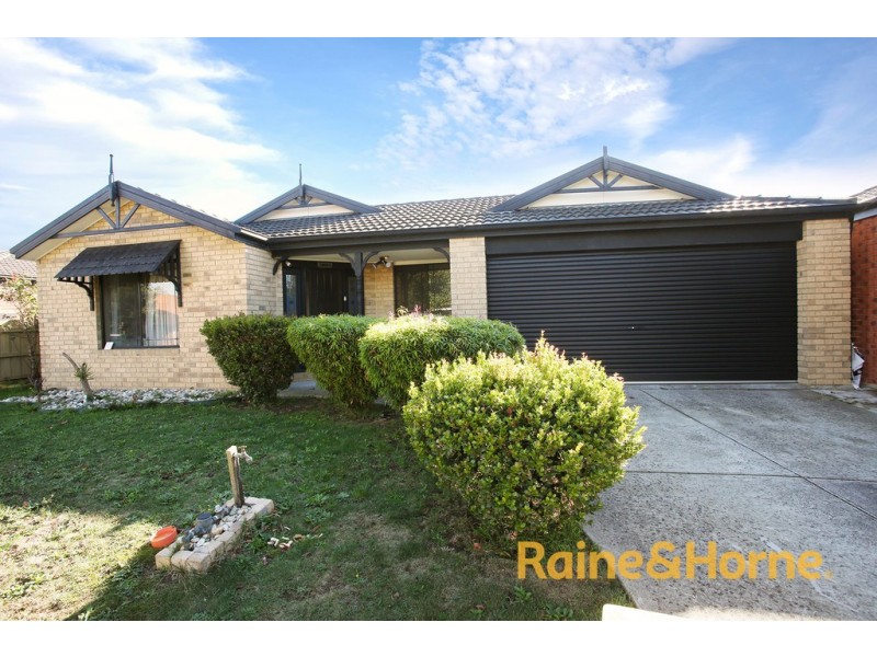 17 Lisburn Way, Berwick VIC 3806
