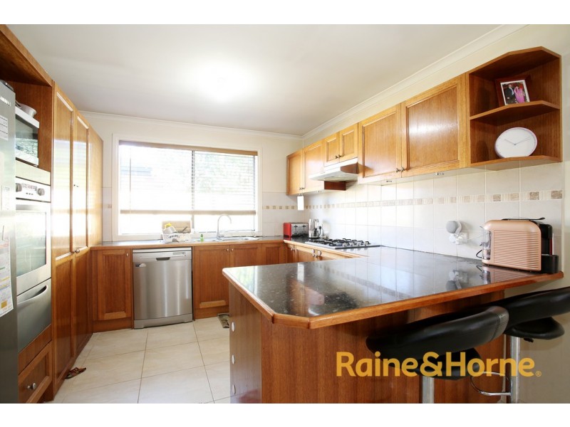 17 Lisburn Way, Berwick VIC 3806