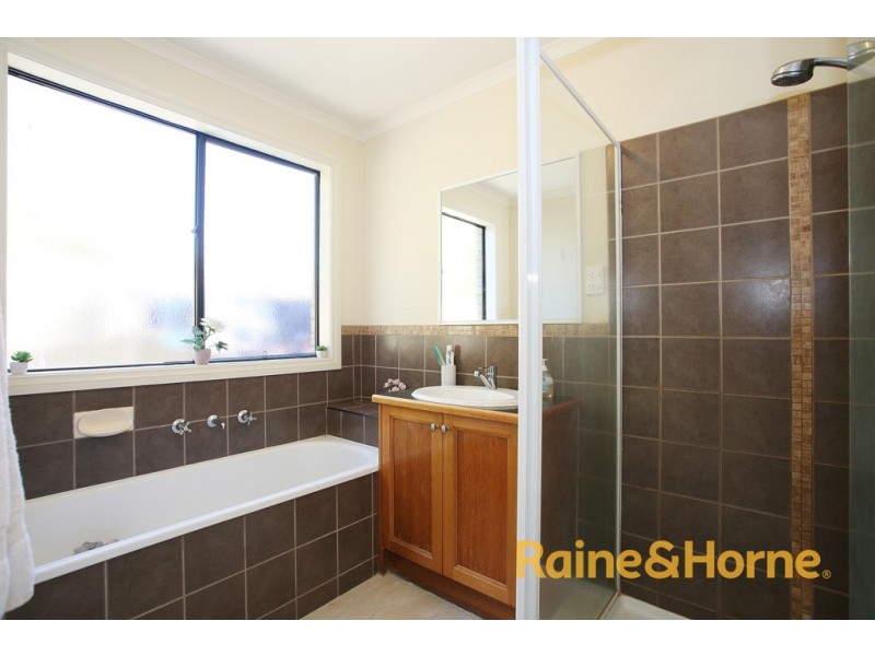 17 Lisburn Way, Berwick VIC 3806