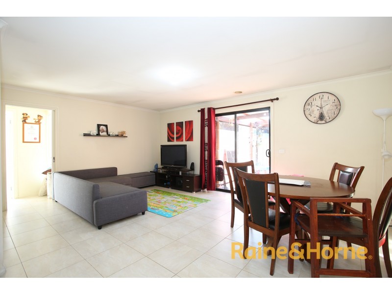 17 Lisburn Way, Berwick VIC 3806