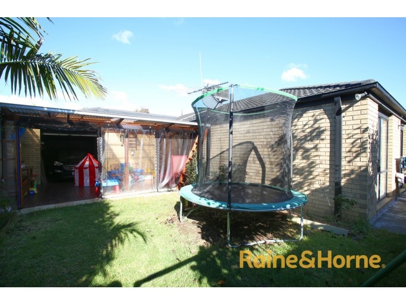 17 Lisburn Way, Berwick VIC 3806