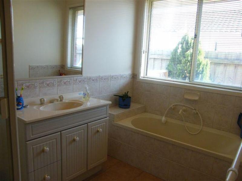 43 Sneddon Drive, Narre Warren South VIC 3805