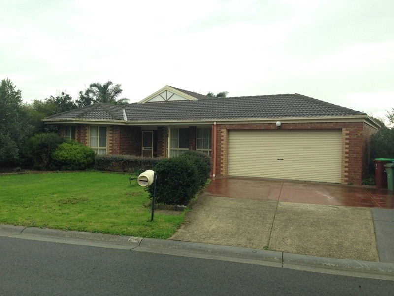 3 Lindenow Court, Cranbourne North VIC 3977