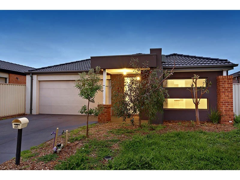 88 Henry Road, Pakenham VIC 3810