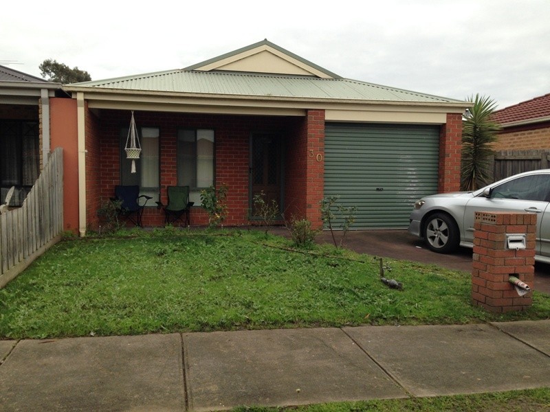 30 Oakman Way, Hampton Park VIC 3976