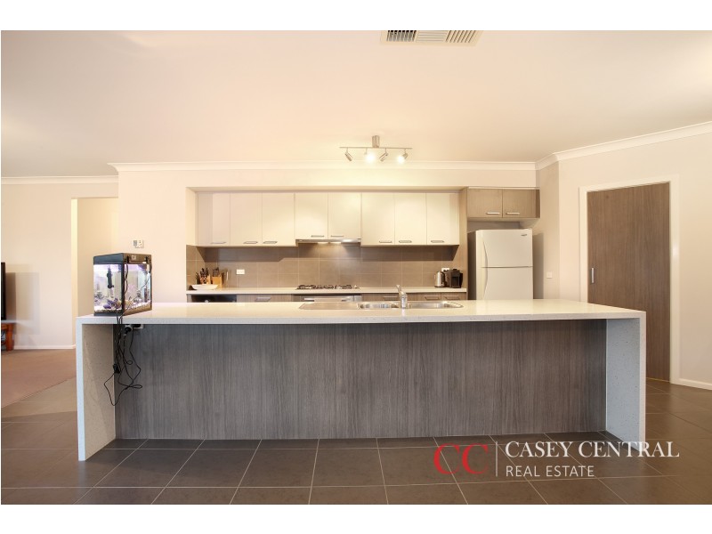 2 Maplewood Court, Cranbourne North VIC 3977