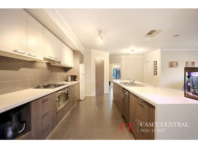 2 Maplewood Court, Cranbourne North VIC 3977