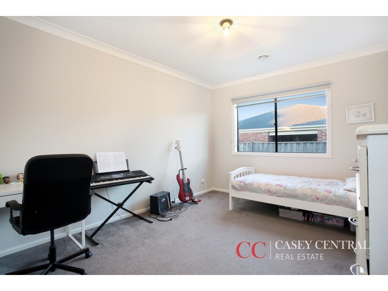 2 Maplewood Court, Cranbourne North VIC 3977