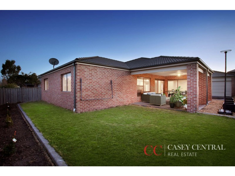 2 Maplewood Court, Cranbourne North VIC 3977