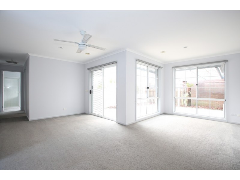 5 Samantha Crescent, Cranbourne North VIC 3977