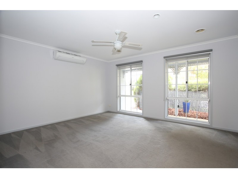 5 Samantha Crescent, Cranbourne North VIC 3977