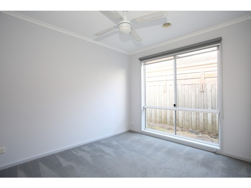 5 Samantha Crescent, Cranbourne North VIC 3977