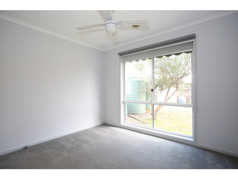 5 Samantha Crescent, Cranbourne North VIC 3977