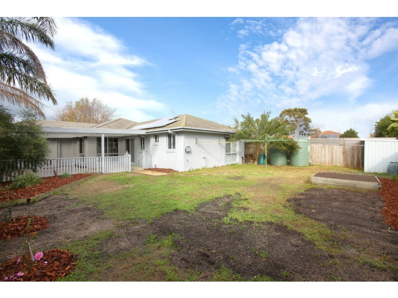 5 Samantha Crescent, Cranbourne North VIC 3977