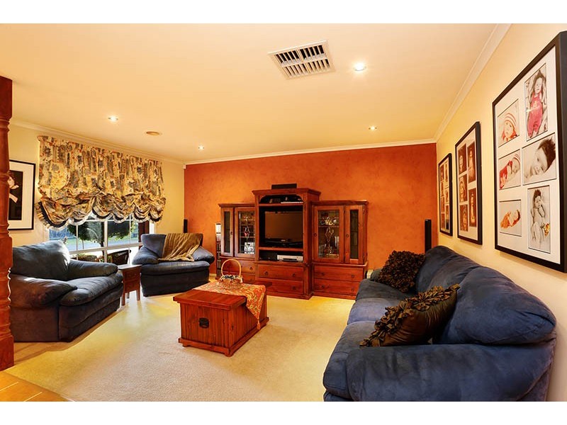 2 Lennon Circuit, Narre Warren South VIC 3805