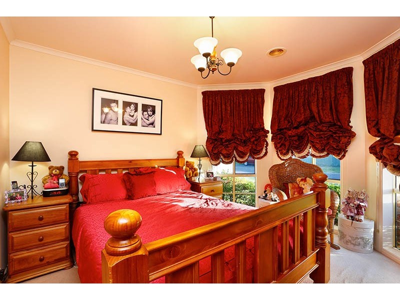 2 Lennon Circuit, Narre Warren South VIC 3805