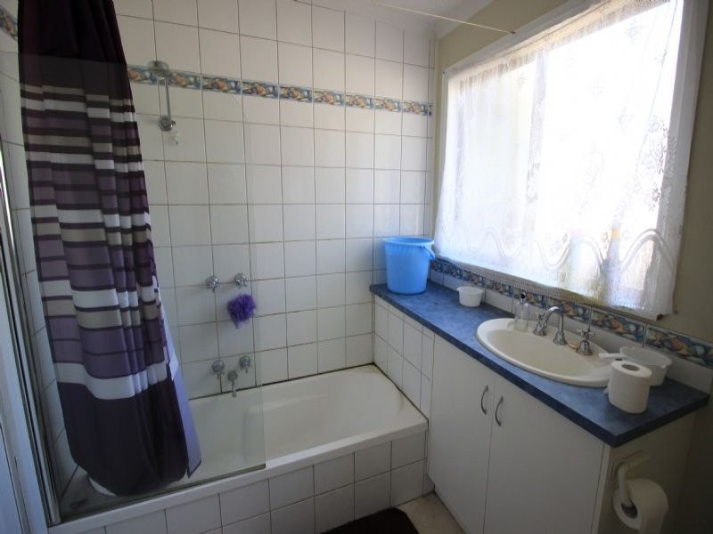 8 Sweeney Drive, Narre Warren VIC 3805