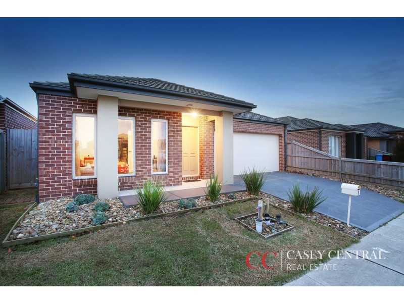 8 Campaspe Street, Clyde North VIC 3978