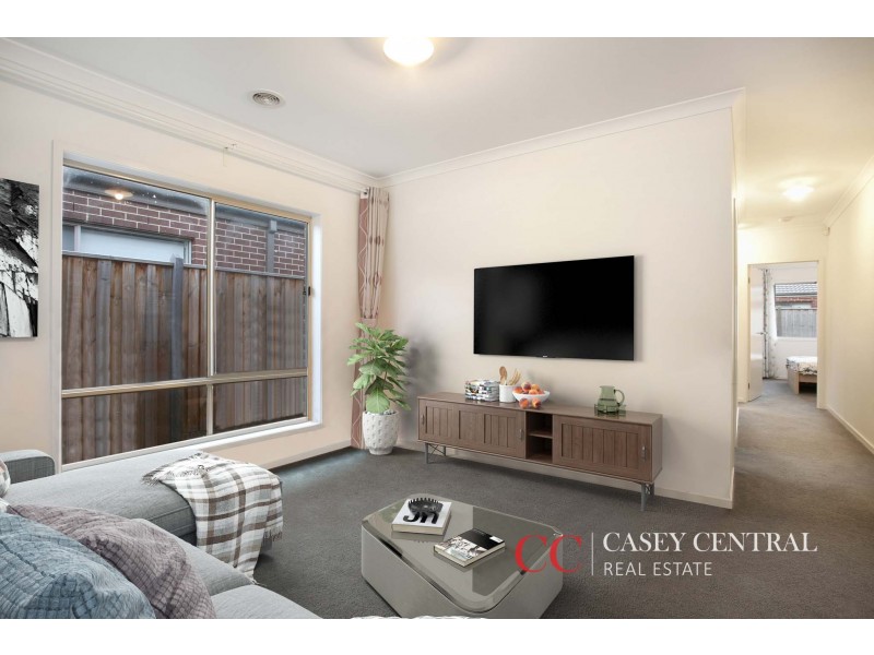 8 Campaspe Street, Clyde North VIC 3978