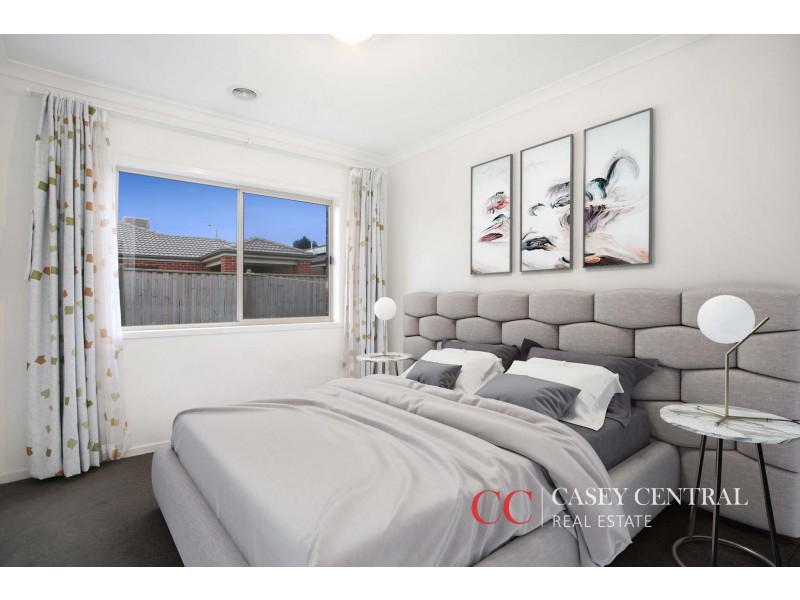 8 Campaspe Street, Clyde North VIC 3978