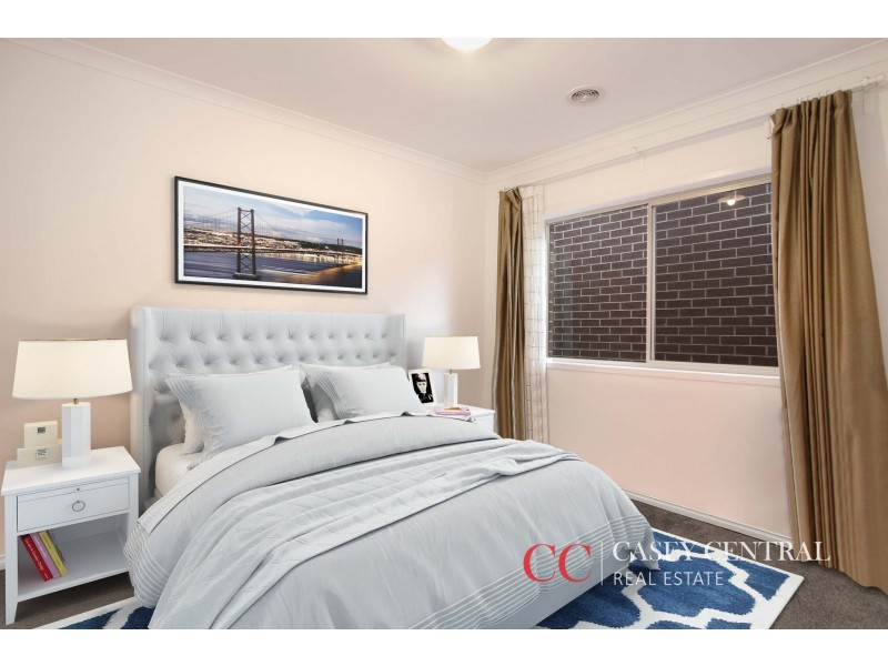 8 Campaspe Street, Clyde North VIC 3978