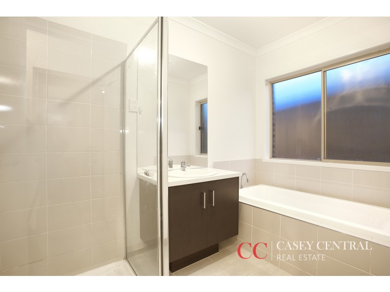 8 Campaspe Street, Clyde North VIC 3978