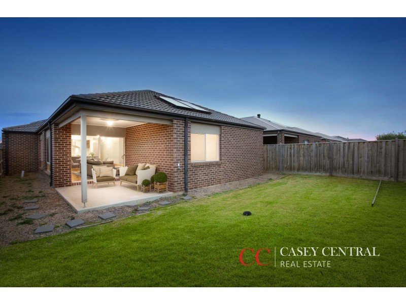 8 Campaspe Street, Clyde North VIC 3978
