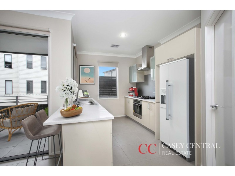 Unit 6, 10-20S Mickleham Drive, Cranbourne North VIC 3977