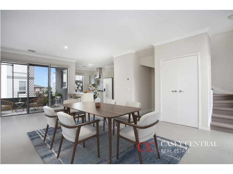 Unit 6, 10-20S Mickleham Drive, Cranbourne North VIC 3977