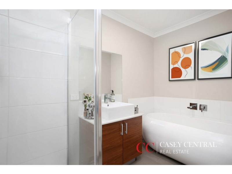 Unit 6, 10-20S Mickleham Drive, Cranbourne North VIC 3977