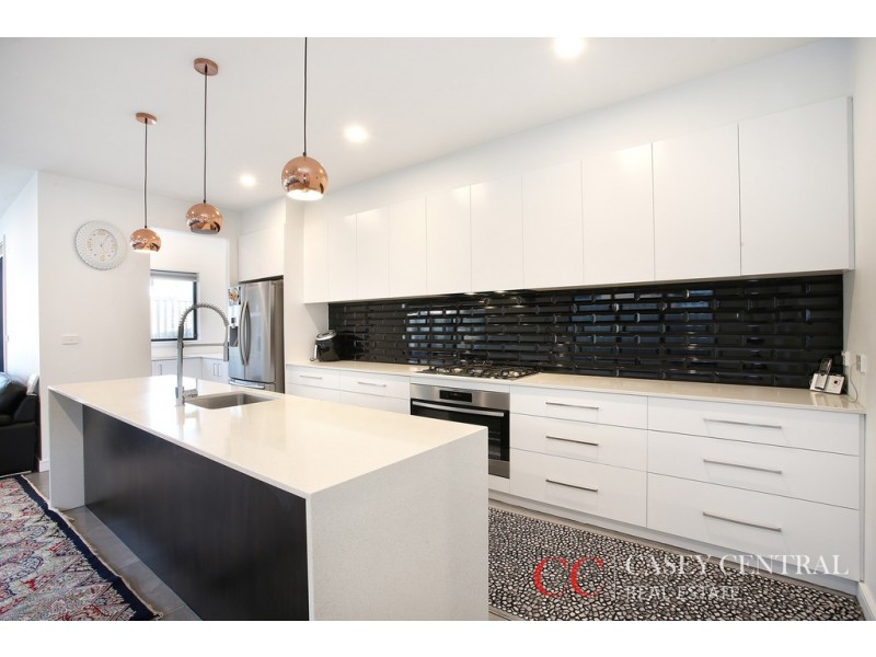 54 Karawarra Circuit, Cranbourne North VIC 3977